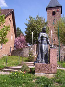 Magdalenenstatue im Pfarrgarten
